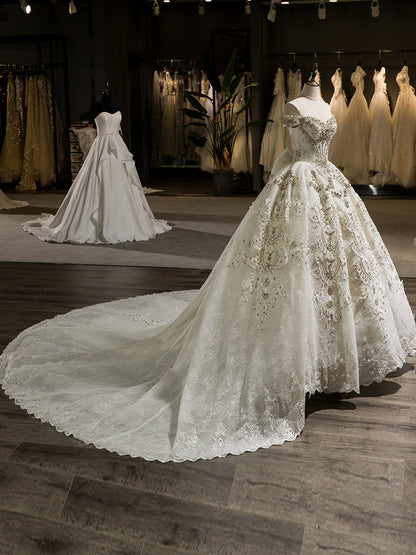 Wunderschöne Schulterfreie Ballkleid-Hochzeitskleider mit Kapellenschleppe Und Schleifen- Und Perlenapplikationen